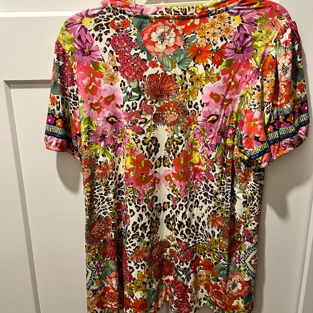 JOHNNY WAS PRE-LOVED AUTHENTIC ‘WILD GARDEN’ PUFF SLEEVES, CREW-NECK SOFT SHIRT - Picture 3 of 17